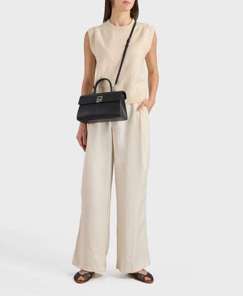 Medium Stance - Black(Texture) Handbags Cafuné