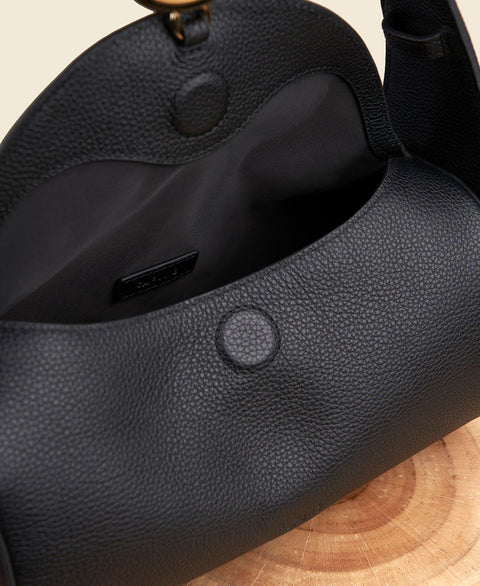 Cafuné Drop Duffel in Black interior view