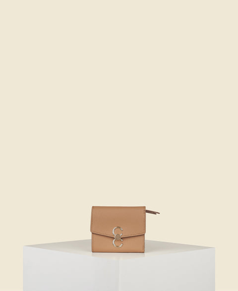 Cafuné Double-C Wallet - Camel front view