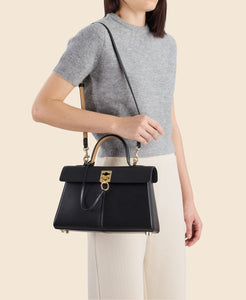 Cafuné Stance Bag in Black on model view