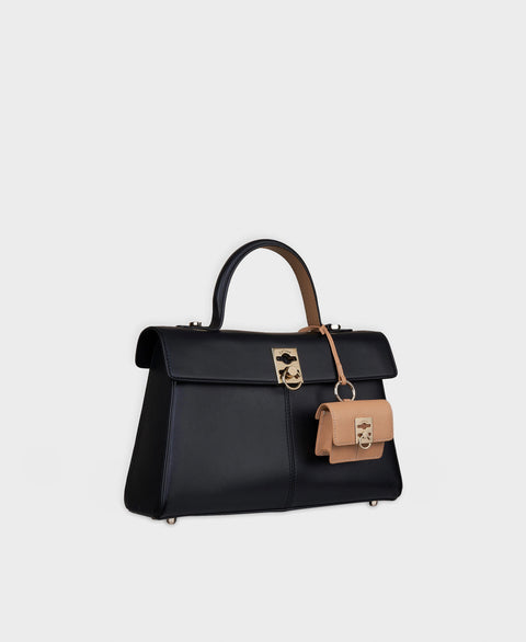 CAFUNÉ カフネ 黒 レザー ショルダーバッグ CAFUNÉ カフネ 黒 レザー ショルダーバッグ