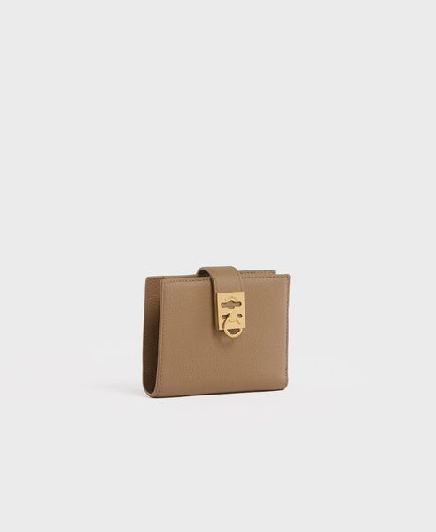 CAFUNE カフネ　ダブルC ミニウォレット キャメル CAFUNE カフネ】ダブルC ミニウォレット DOUBLE-C CARDHOLDER
