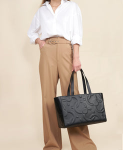 Cafuné C-Lock Tote in Black. Sustainable Leather.