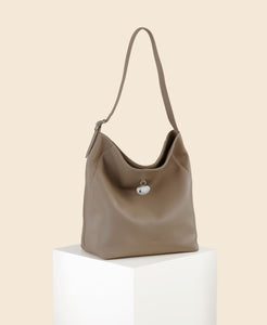 Cafuné Drop Hobo in Brownstone front view