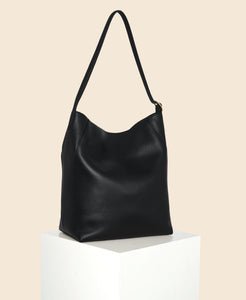 Cafuné Drop Hobo in Black back view