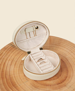 Cafuné Double-C Jewellery Keeper - Eggshell with accessories view